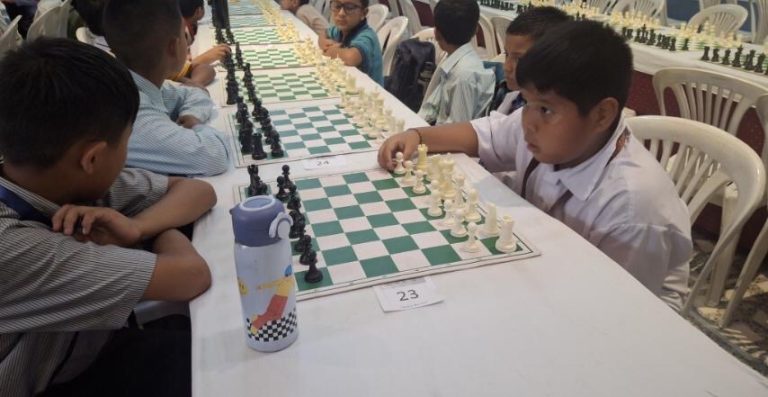 john-dewey-students-at-chess-grandmasters (4)